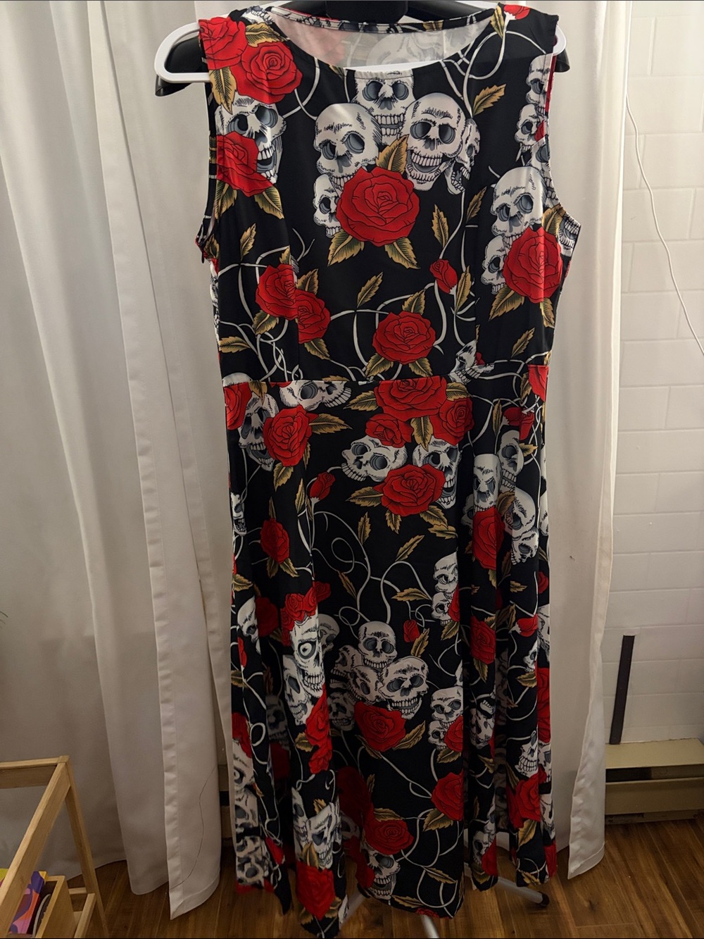 Sleeveless Black Dress with Red Rose & Skull Print